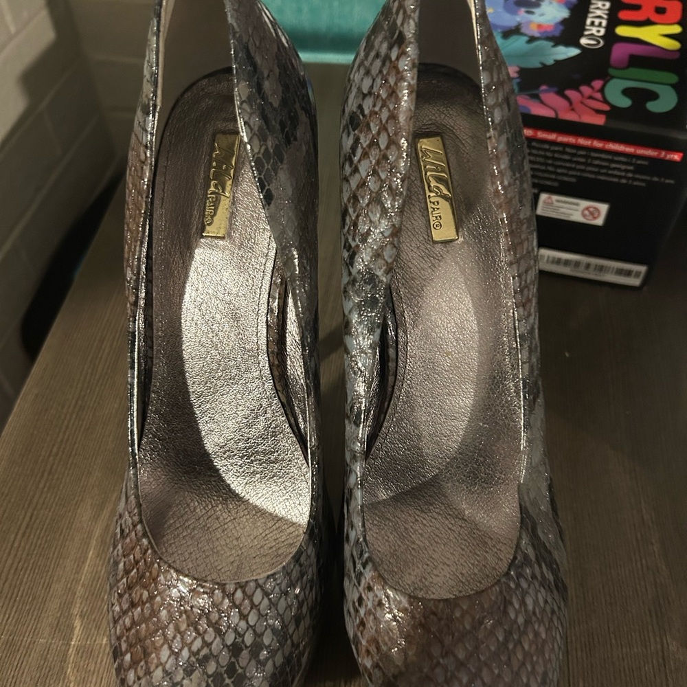 DIVA Lounge Textured Heels in Brown and Gray
